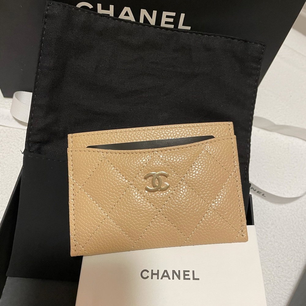 6️⃣5️⃣0️⃣Chanel Beige Caviar Cardholder